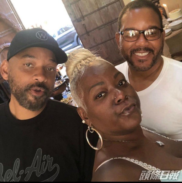 韋史密夫（左）的妹妹Ellen（中）指能體會哥哥被欺凌的感覺。